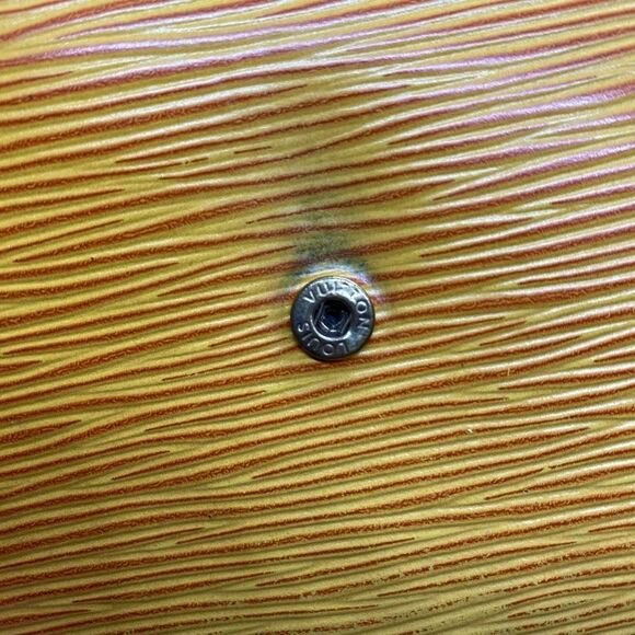 Authentic Vintage 1995 Louis Vuitton Yellow Epi Leather Long Wallet - Picture 7 of 11